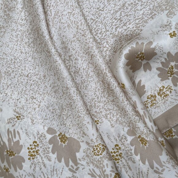 ❤️Elegant Bandana Square Scarf Silky Soft Floral Beige Gold Wrap Hijab Hair New - Picture 6 of 7